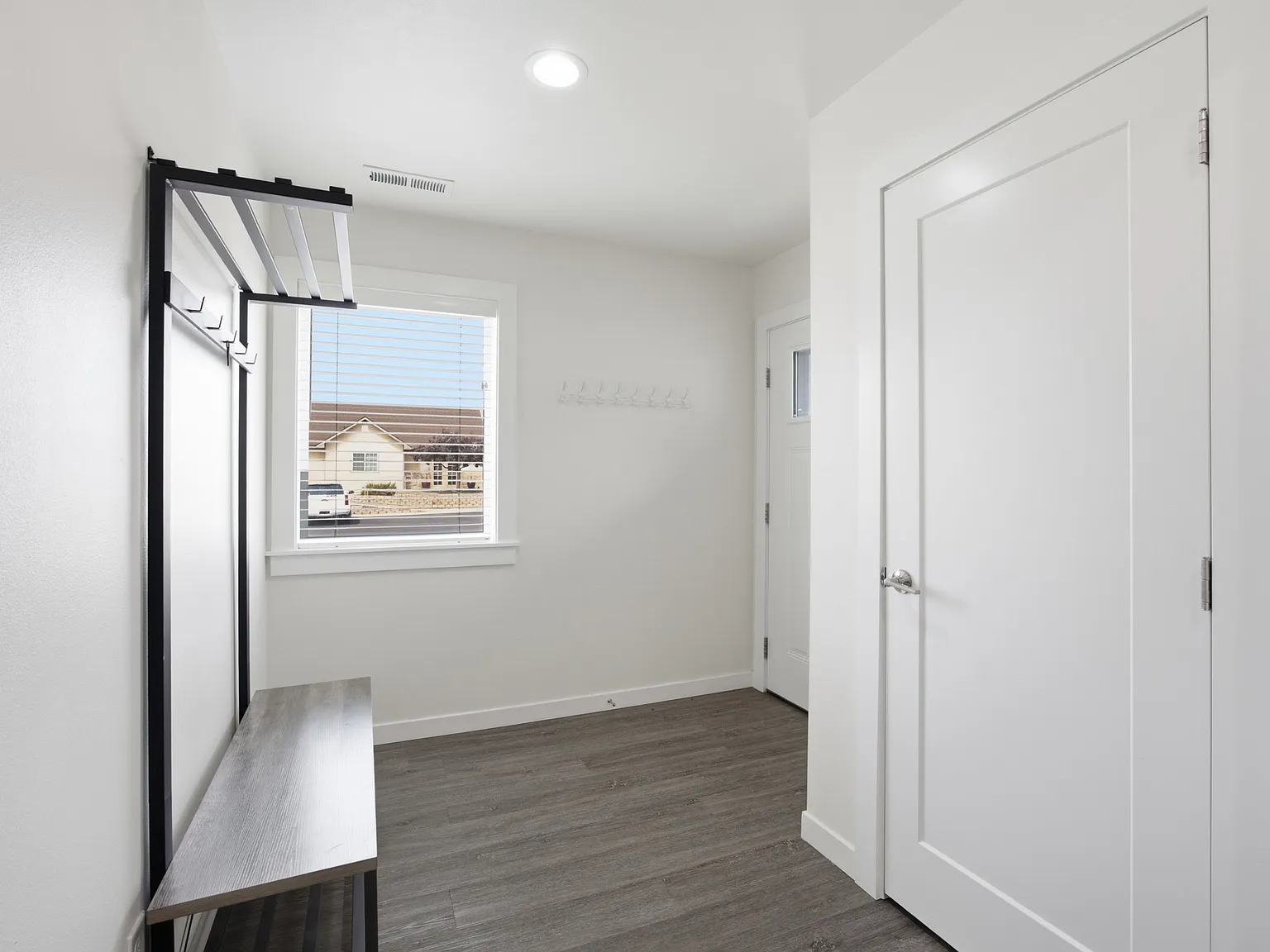 3 bed, 1631 sqft, $2,100 — Photo 4