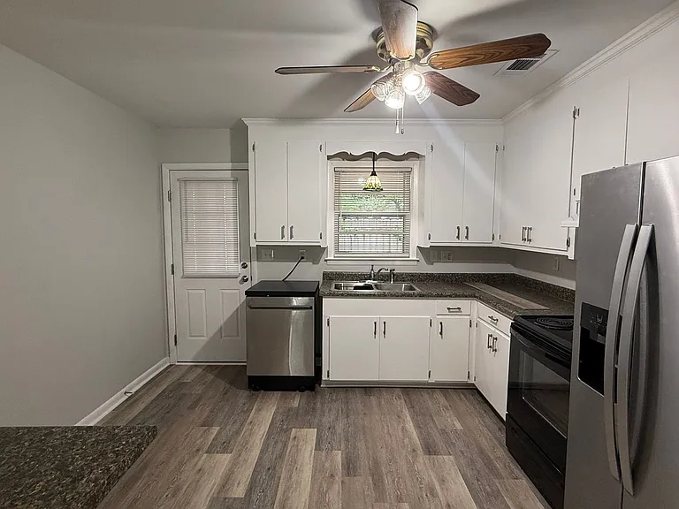 1746 E Avalon Cir #B — Photo 7