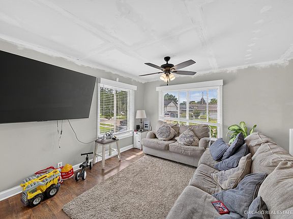 3rd image of 225 Healy Ave