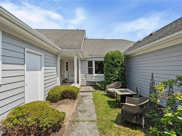 51 Greenwood Park, Pittsford, NY 14534