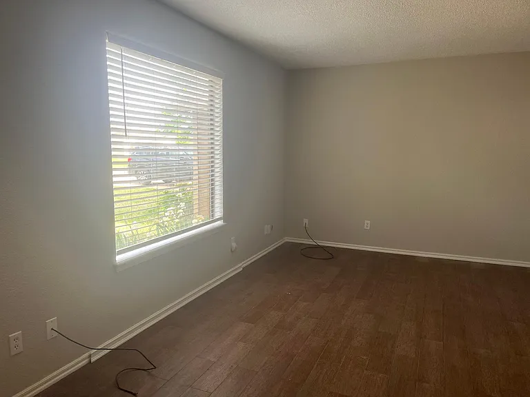 305 Belmont Dr — Photo 6