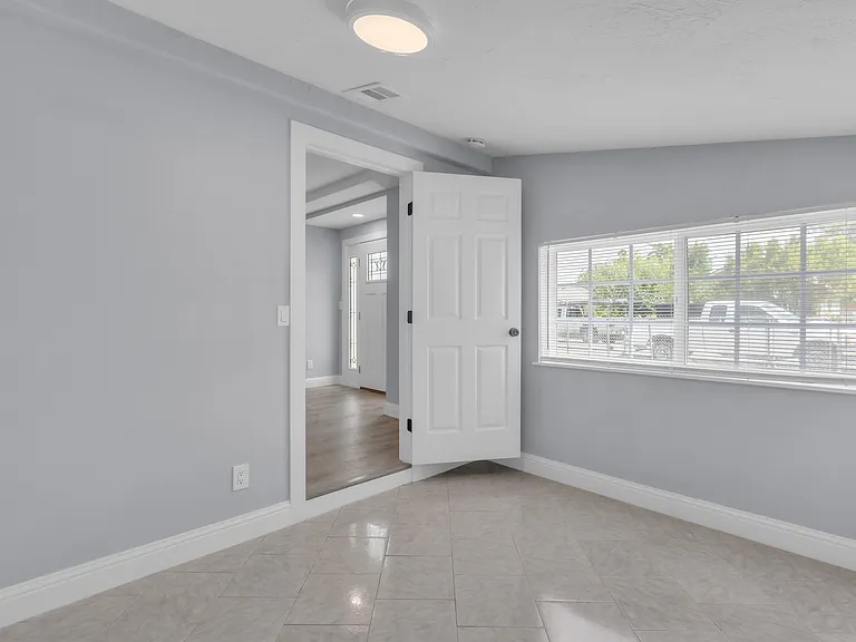 517 Rimmer Ave — Photo 6