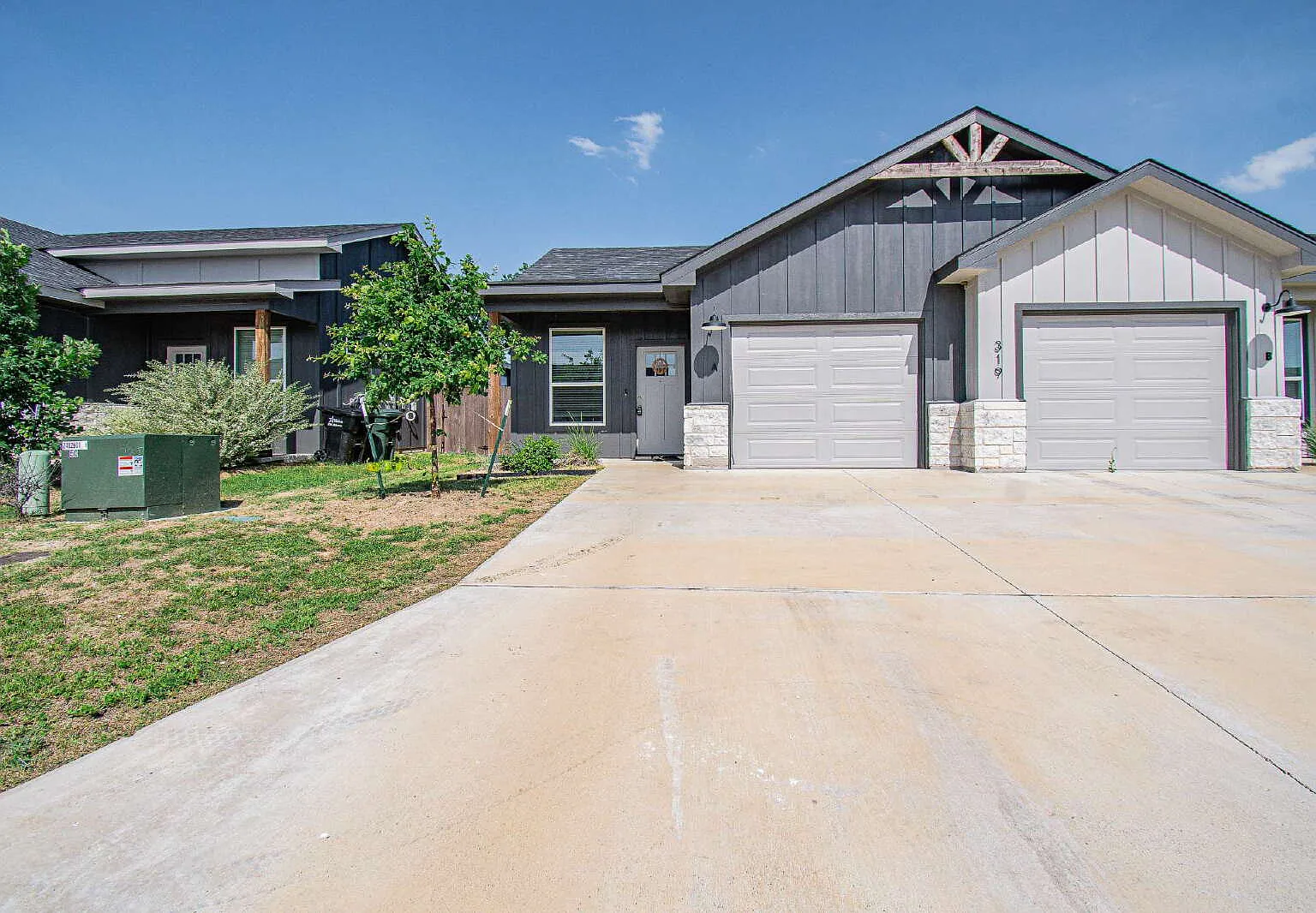 3 bed, 2.0 bath, 1300 sqft, $1,450 — Photo 1