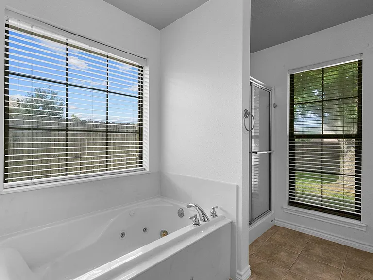 405 Harbor Oaks Dr — Photo 18
