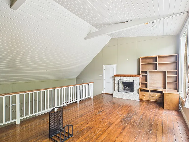 104 N Elk St — Photo 17