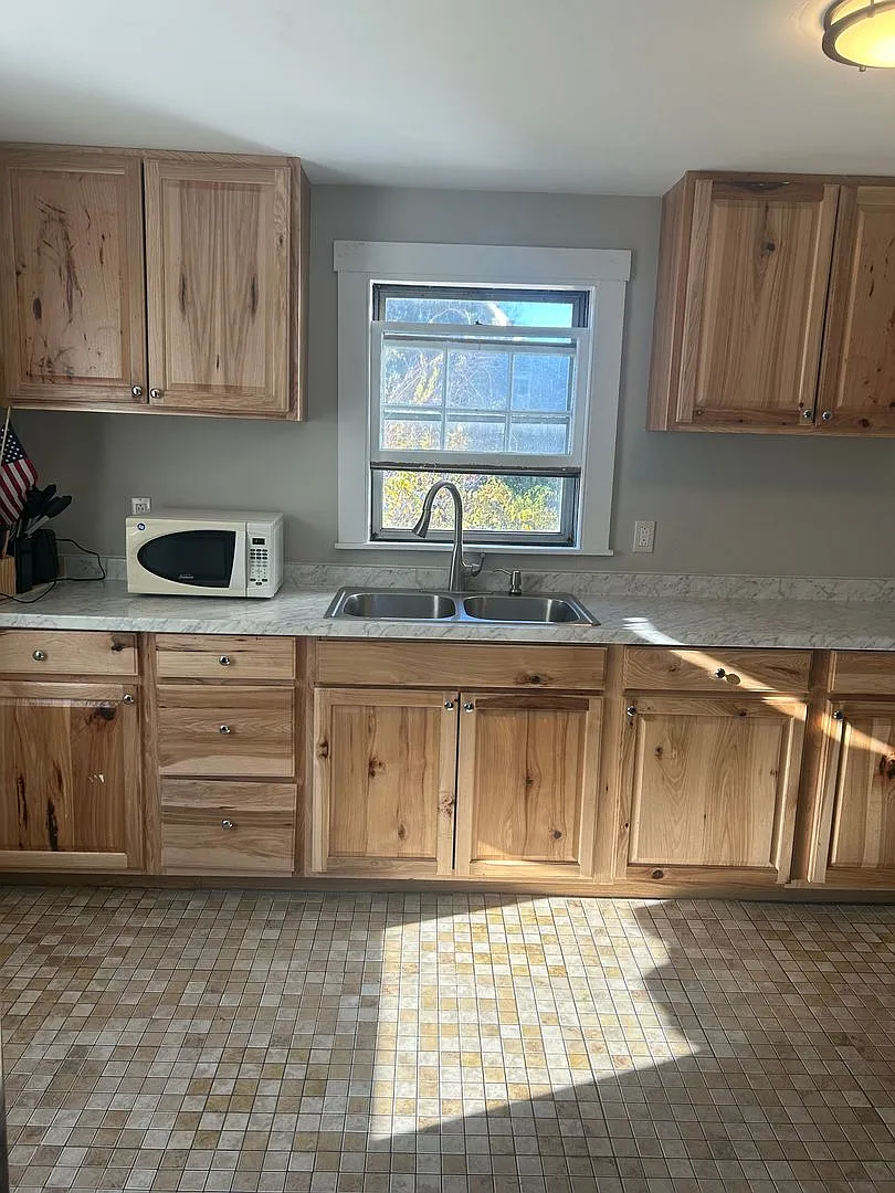 748/748 R Main Street (Spar Cove) — Photo 1