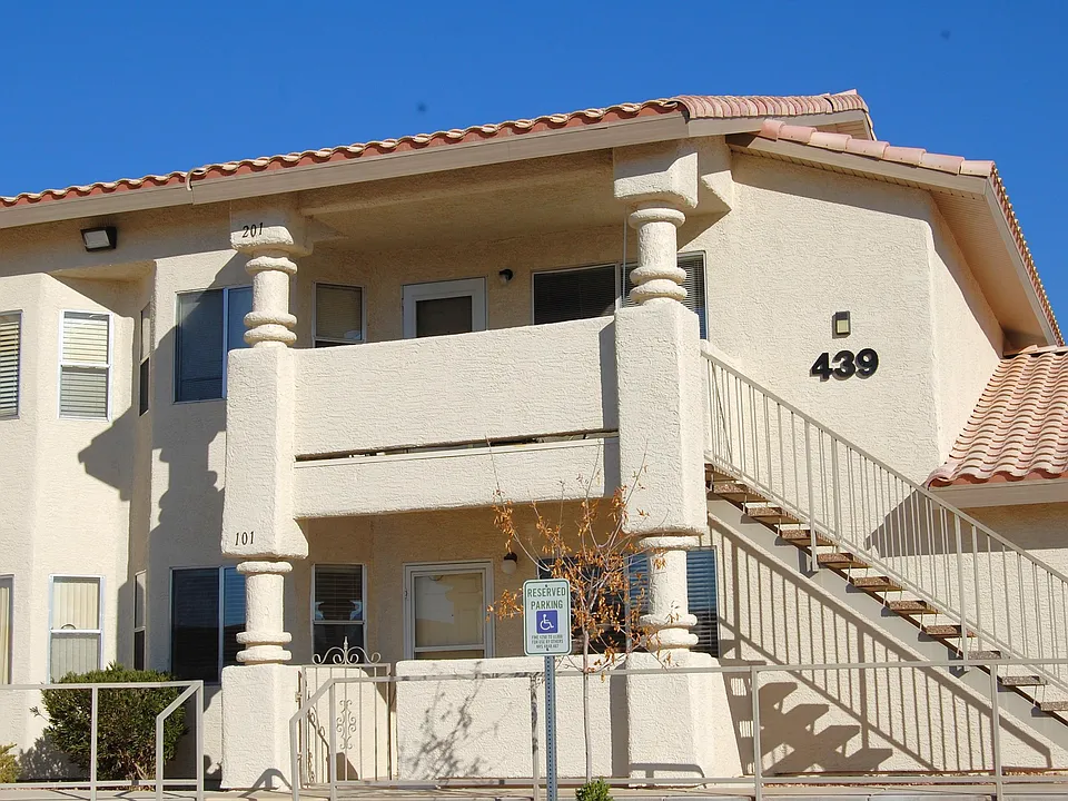 439 Mesa Blvd #201