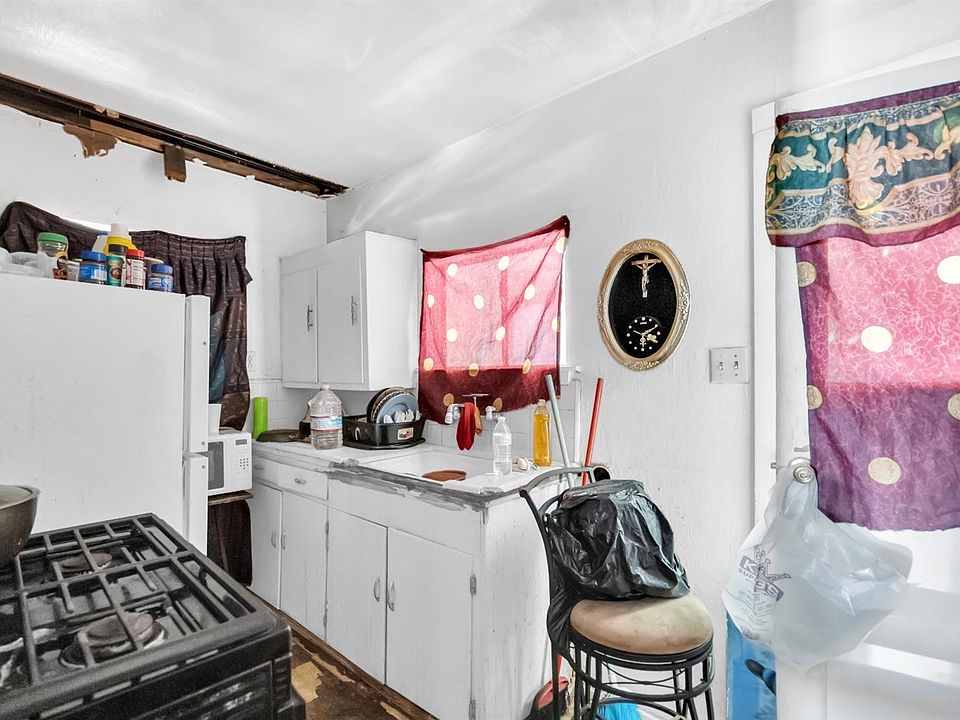 1st image of 2732 Plover St