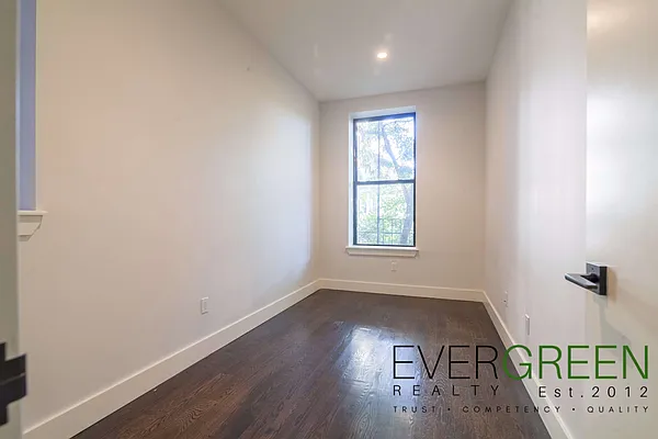 Rented by Evergreen Apartments BK | media 27
