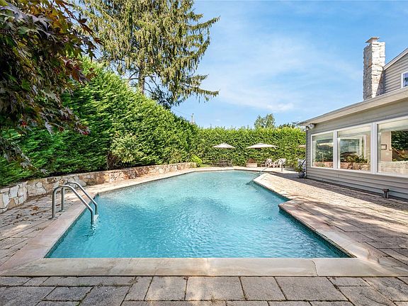3rd image of 147 Parkway Dr