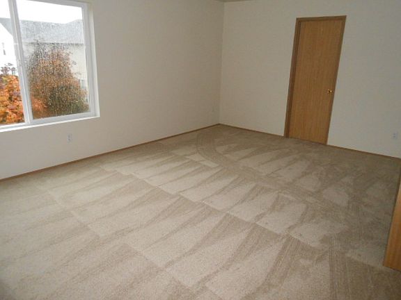 4th image of 9446 Country Hollow Dr E