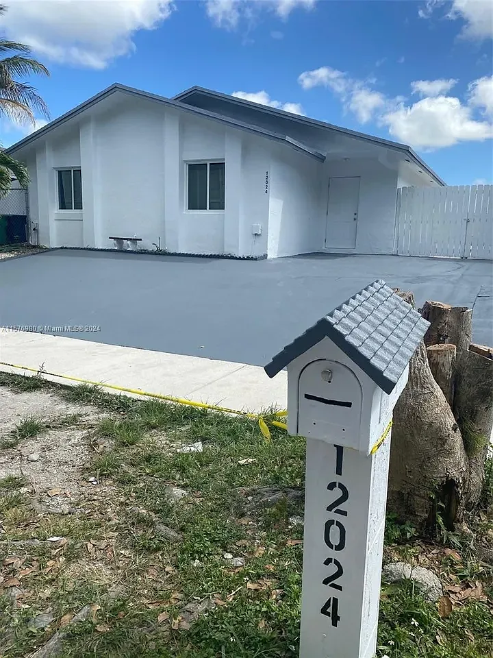 3 bed, 1365 sqft, $3,350 — Photo 1