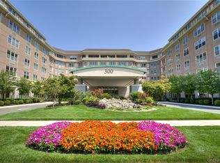 300 E Overlook APT 336, Pt Washington, NY 11050