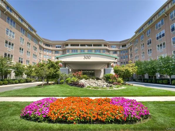 300 E Overlook APT 336, Pt Washington, NY 11050