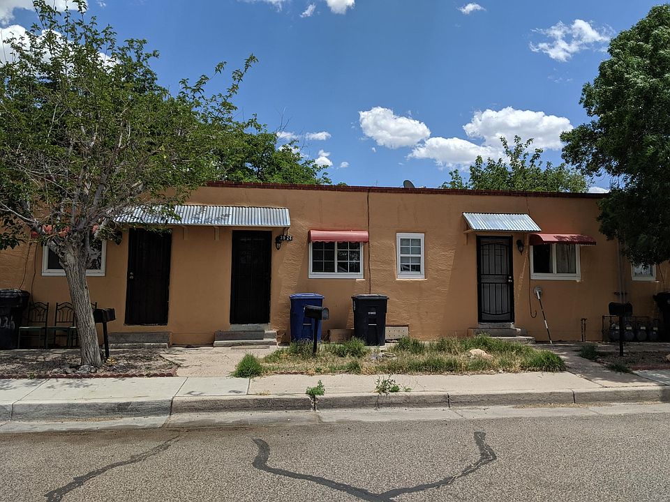 Triplex, 3924 is the door in the middle