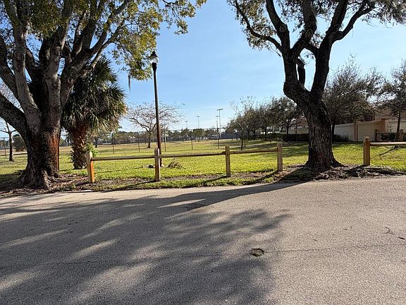 4th image of 1017 Hampton Road