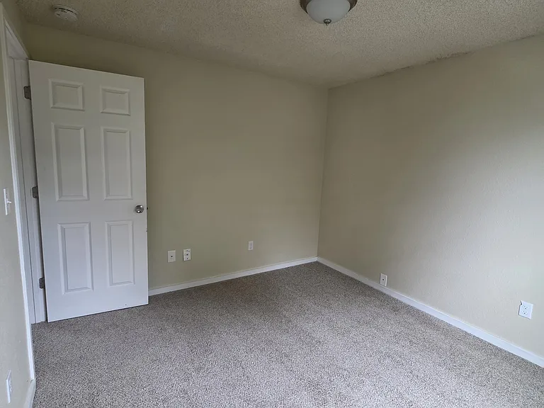 2410 S I St #4 — Photo 12