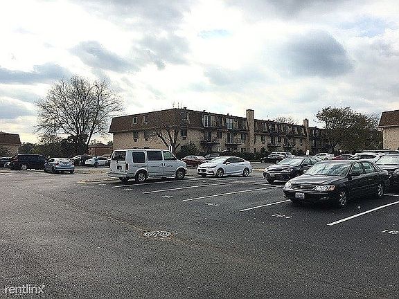 5th image of 280 Shorewood Dr