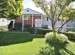 570 Manville Rd, Pleasantville, NY 10570