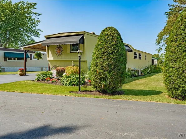 3 Harbor St, Wilson, NY 14172