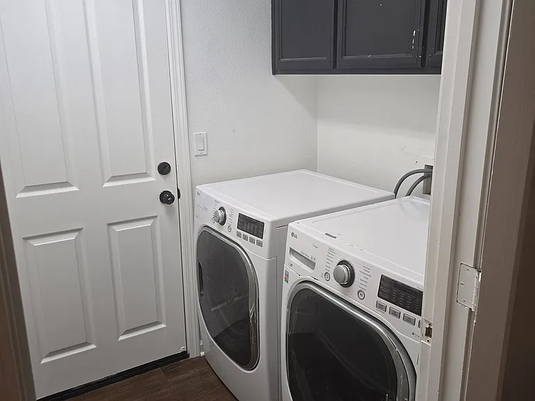708 Eucalyptus Ave — Photo 18