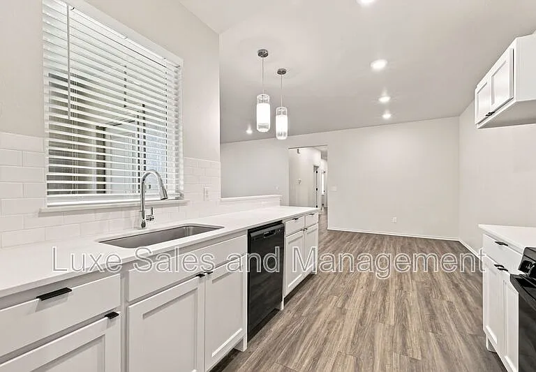 10912 Oak Hollow Dr — Photo 7