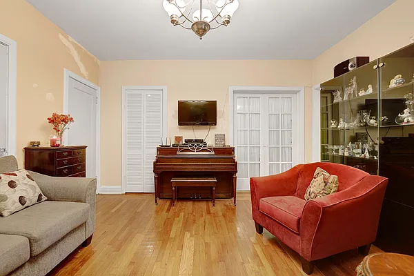 Sold by REMAX Elite | media 12