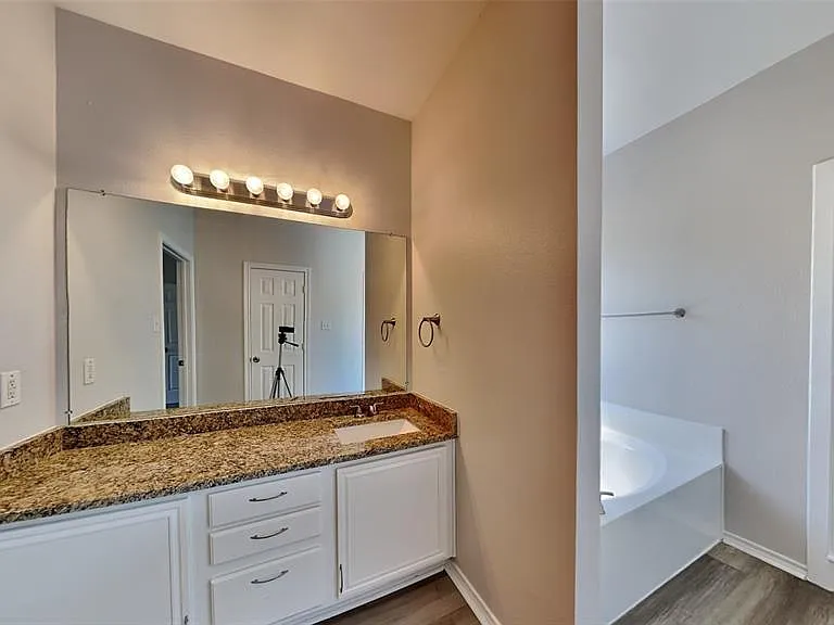 3016 Coventry Ln — Photo 11