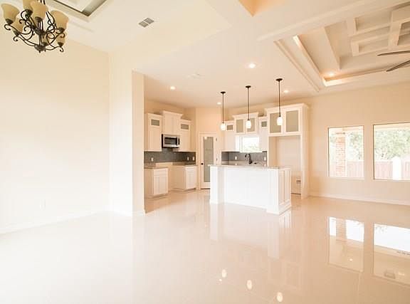 5th image of 1409 Bianca St