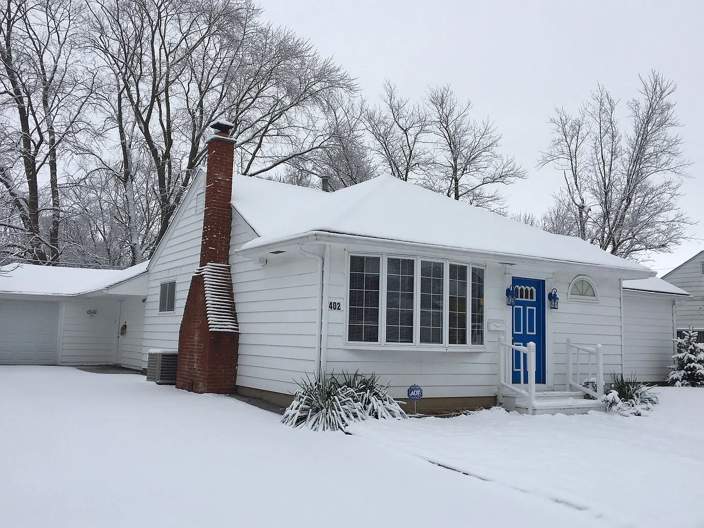 402 S Lynn St photo 1