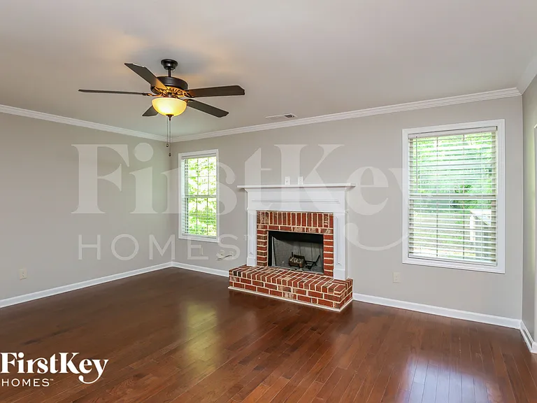 254 Cypress Pl — Photo 2