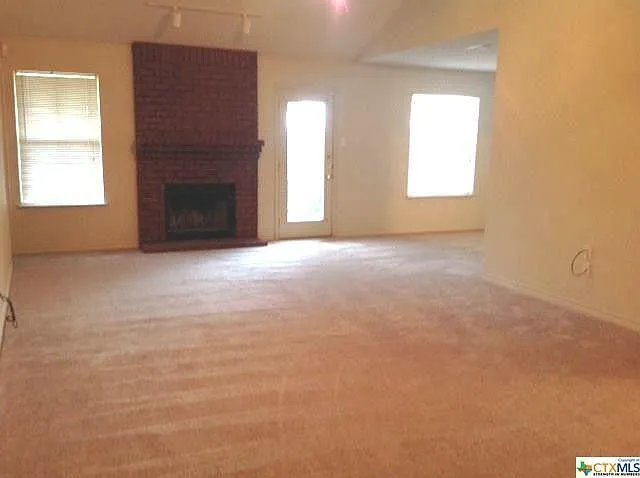 3 bed, 1349 sqft, $1,295 — Photo 2