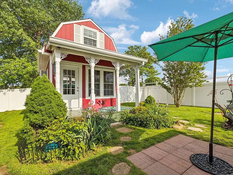 604 College Ave E — Photo 11