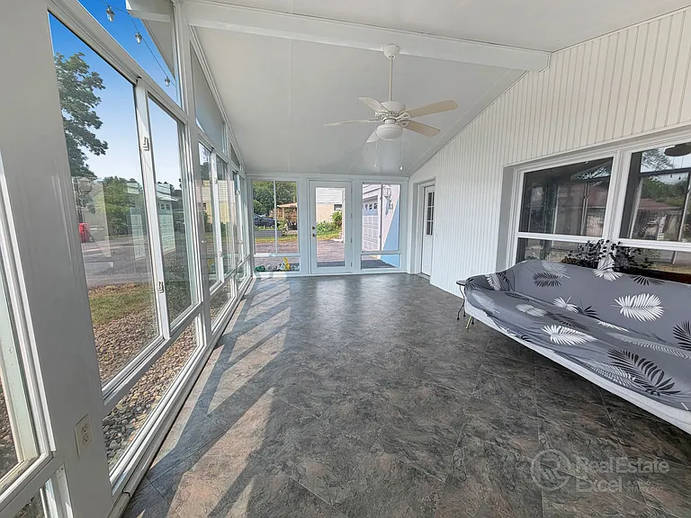 928 Grampian Blvd — Photo 7
