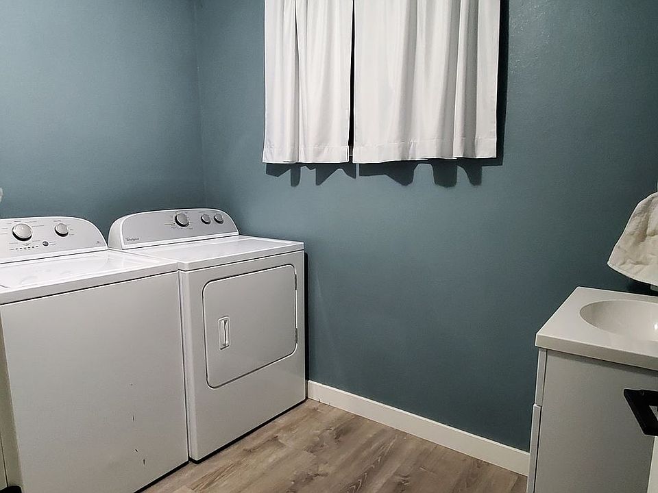 2nd image of 3020 NW Ashwood Dr
