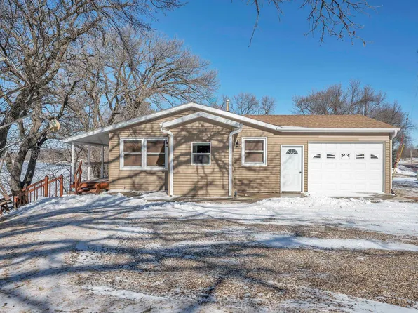 304 S 3rd St, Lake Park, IA 51347