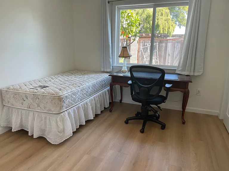 242 La Cruz Ave — Photo 5