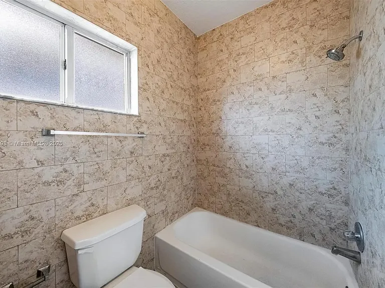 6124 SW 39th St — Photo 19