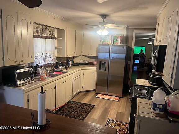 3rd image of 381 Sykes Rd