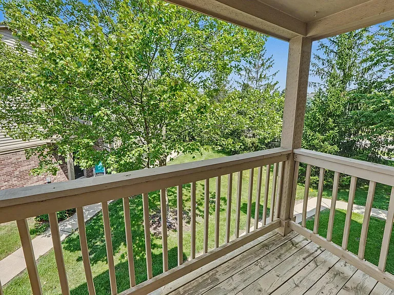 212 Commons Ct — Photo 8