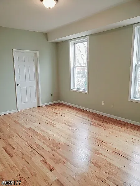 3 bed, 1000 sqft, $2,250 — Photo 2