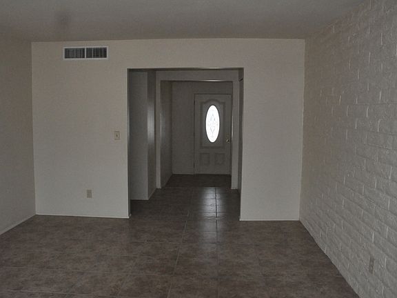 3rd image of 412 W Inez Dr