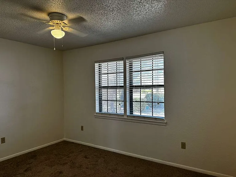 8417 Flint Ave — Photo 2