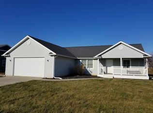 4374 E Magill Ct, Syracuse, IN 46567