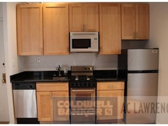 4th image of 423 E 73rd St APT 3D