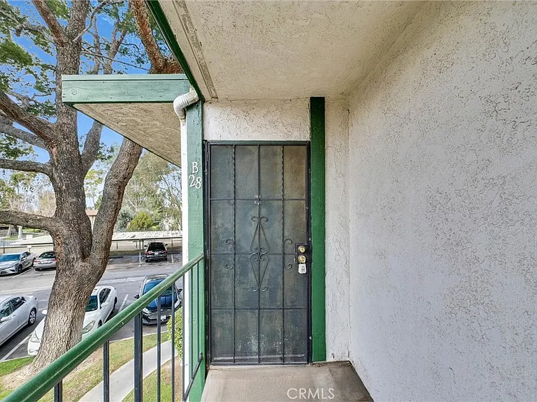 1735 E Washington St #B28 — Photo 2