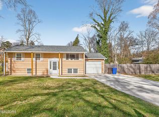 110 Providence Rd, Oak Ridge, TN 37830