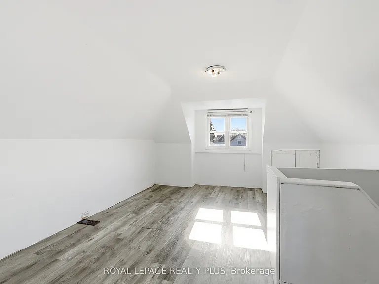 115 Kensington Ave N — Photo 20