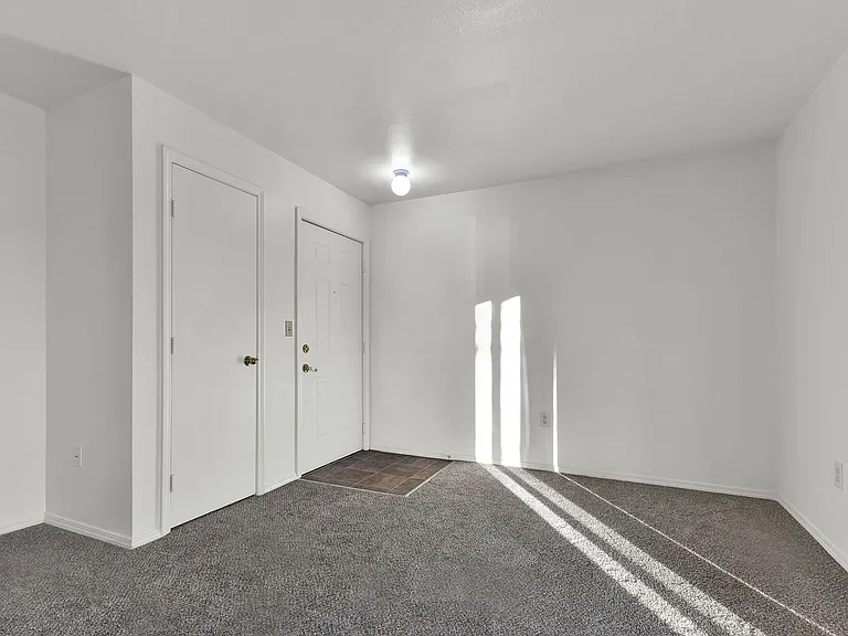 Hilton Street Apartments — Photo 33