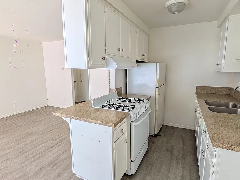 4867 Santa Cruz Ave #2 — Photo 7